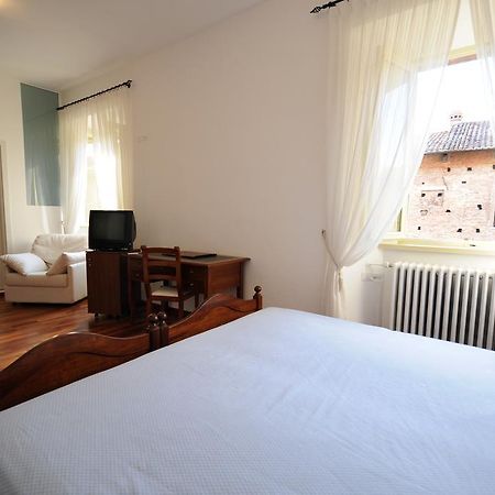 Guest House Domus อูร์บีโน ภายนอก รูปภาพ